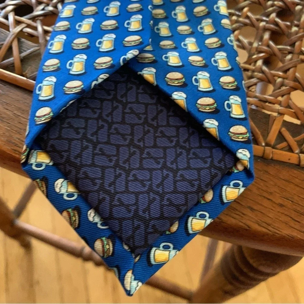 VINEYARD VINES | EUC Summer BBQ Royal Blue Silk Tie Marthas Vineyard Burger Beer